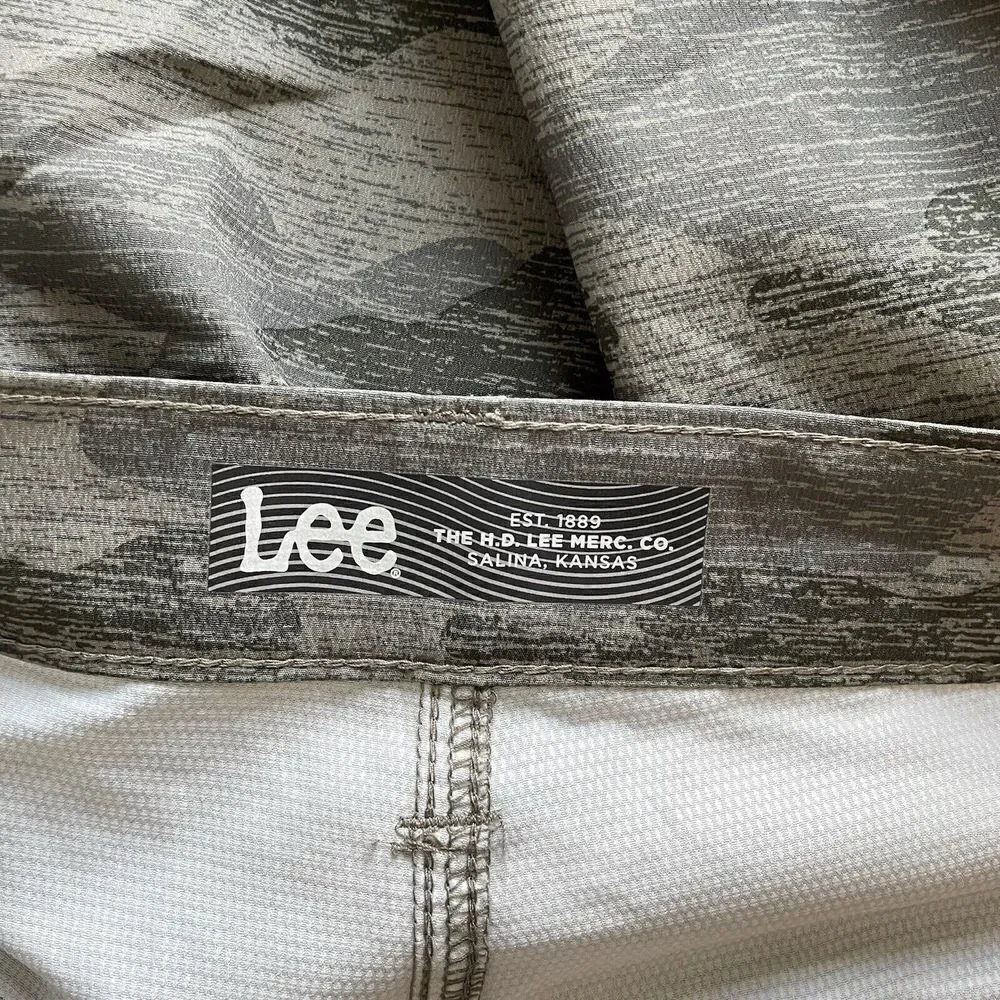 LEE Mens Lightweight Cargo Tech Shorts NEW Green Camo Performance Sz 40 x 11